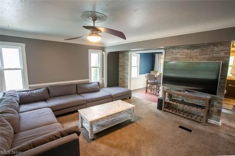 4702 Pershing Ave, Parma, OH 44134 photo 4