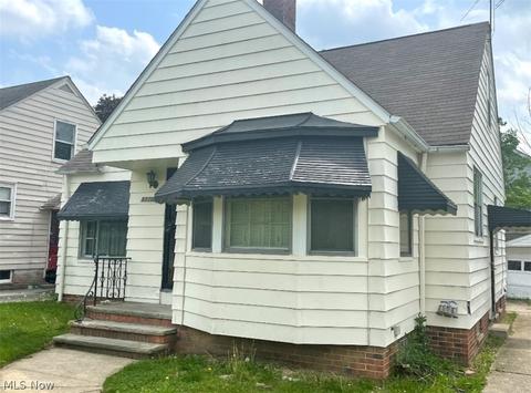 17706 Libby Rd, Maple Heights, OH 44137 photo 1