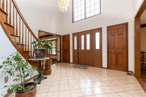 32720 Shadowbrook Dr, Solon, OH 44139 photo 2
