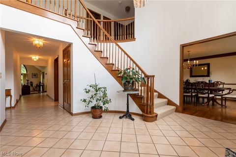 32720 Shadowbrook Dr, Solon, OH 44139 photo 3