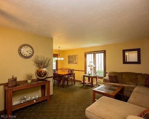 974 Bennett Dr, Elyria, OH 44035 photo 2