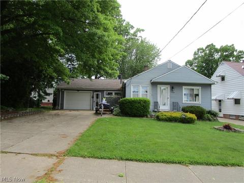 1724 E 294th St, Wickliffe, OH 44092 photo 1
