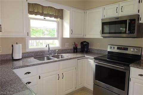 6003 Ely Vista Dr, Parma, OH 44129 photo 8