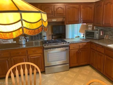 7269 Barton Cir, Parma, OH 44129 photo 13