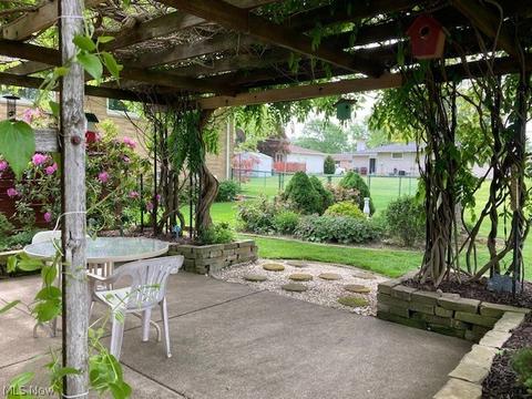 7269 Barton Cir, Parma, OH 44129 photo 5