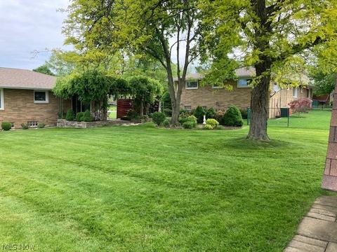 7269 Barton Cir, Parma, OH 44129 photo 4