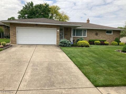 7269 Barton Cir, Parma, OH 44129 photo 1