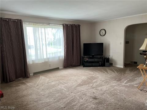 2024 E 44th St, Ashtabula, OH 44004 photo 2