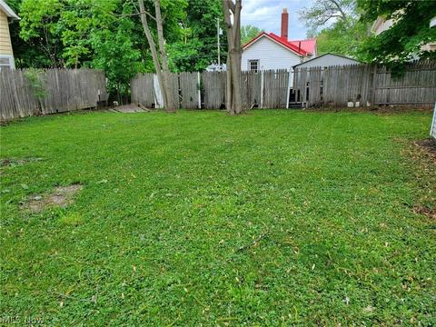 829 W 50th St, Ashtabula, OH 44004 photo 5