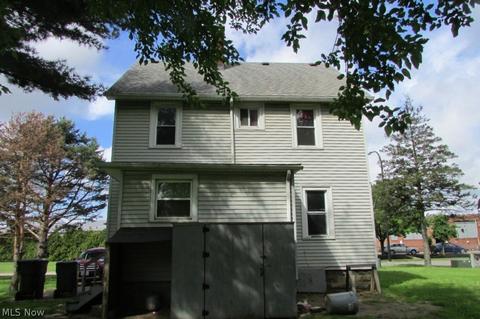 6122 Gateway Blvd S, Elyria, OH 44035 photo 2