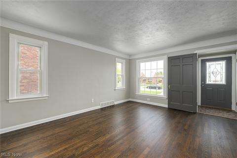 6313 Ackley Rd, Parma, OH 44129 photo 12