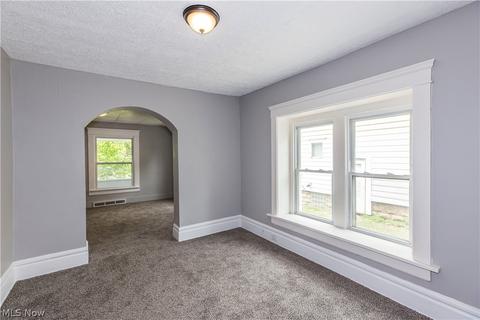 555 Elma St, Akron, OH 44310 photo 4