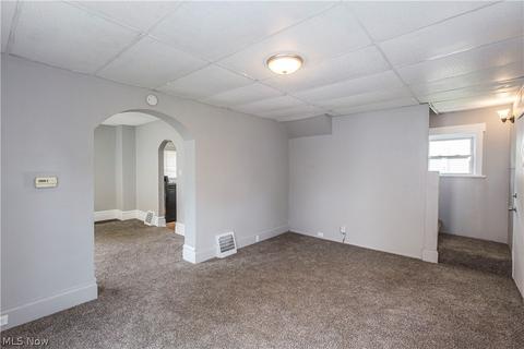 555 Elma St, Akron, OH 44310 photo 8