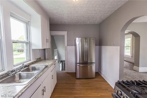 555 Elma St, Akron, OH 44310 photo 9