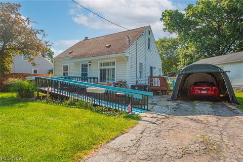 1265 Hilltop Dr, Akron, OH 44310 photo 2