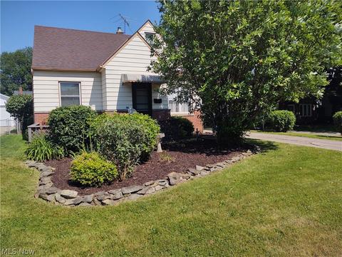 659 E 240th St, Euclid, OH 44123 photo 1
