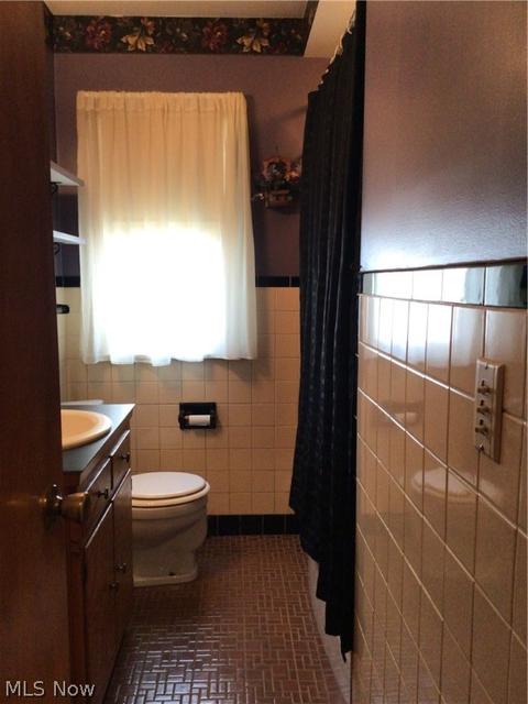 659 E 240th St, Euclid, OH 44123 photo 8