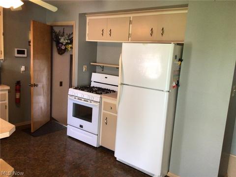 659 E 240th St, Euclid, OH 44123 photo 3