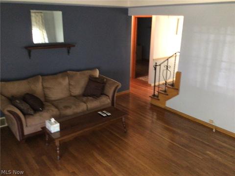 659 E 240th St, Euclid, OH 44123 photo 11
