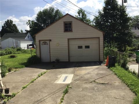 659 E 240th St, Euclid, OH 44123 photo 5