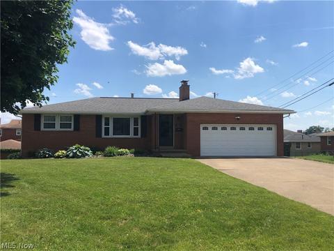 1425 Stadium Overlook Dr NW, Canton, OH 44708 photo 1