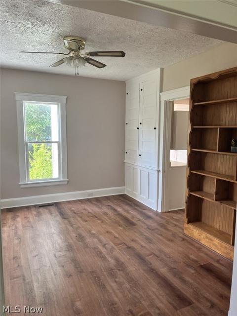 137 Bath St, Elyria, OH 44035 photo 2