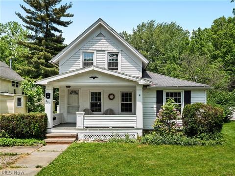 227 E Bridge St, Berea, OH 44017 photo 1
