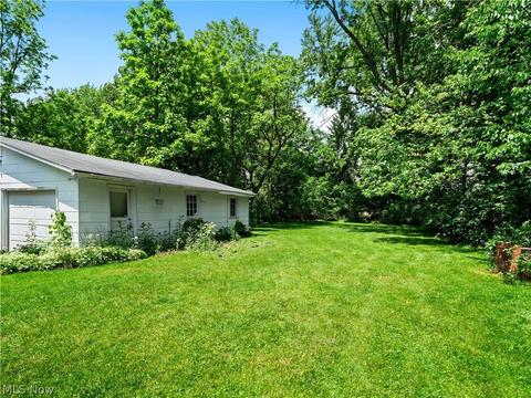 227 E Bridge St, Berea, OH 44017 photo 8