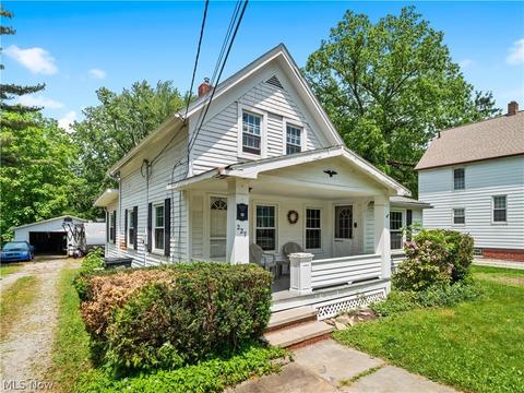 227 E Bridge St, Berea, OH 44017 photo 4