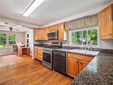 227 E Bridge St, Berea, OH 44017 photo 14