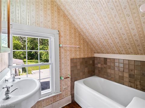 227 E Bridge St, Berea, OH 44017 photo 26
