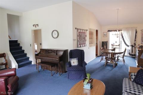 121 Edgefield Dr, Elyria, OH 44035 photo 5