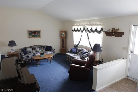 121 Edgefield Dr, Elyria, OH 44035 photo 3