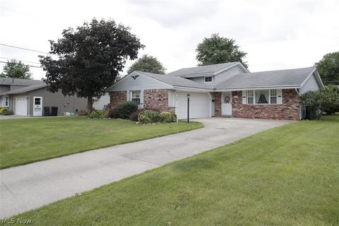 121 Edgefield Dr, Elyria, OH 44035 photo 2