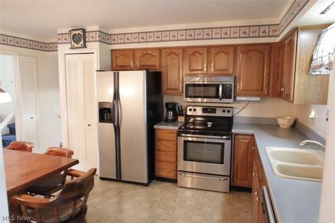 121 Edgefield Dr, Elyria, OH 44035 photo 7