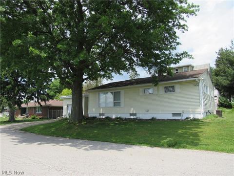 785 Witner Ave, Akron, OH 44314 photo 2