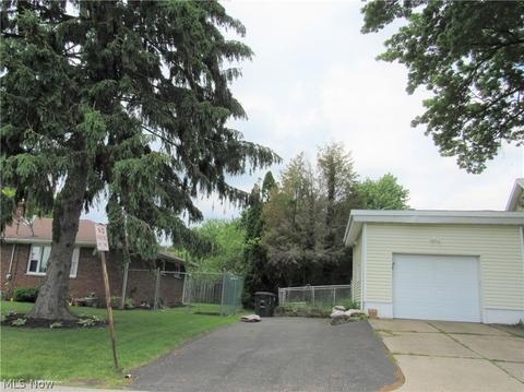 785 Witner Ave, Akron, OH 44314 photo 4