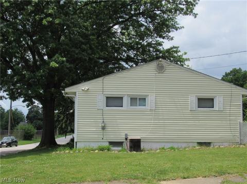 785 Witner Ave, Akron, OH 44314 photo 3