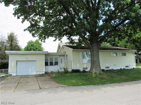 785 Witner Ave, Akron, OH 44314 photo 1