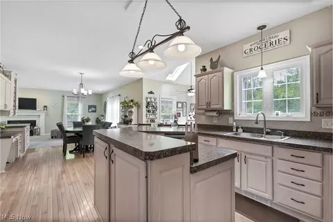12085 Pheasant Ct, Chardon, OH 44024 photo 17