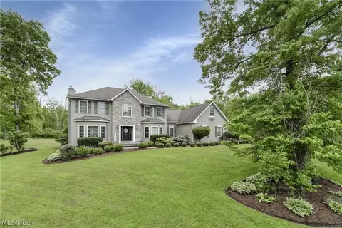12085 Pheasant Ct, Chardon, OH 44024 photo 2