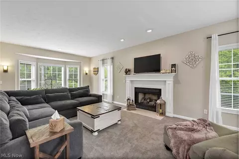 12085 Pheasant Ct, Chardon, OH 44024 photo 11