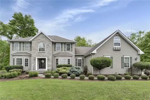 12085 Pheasant Ct, Chardon, OH 44024 photo 1