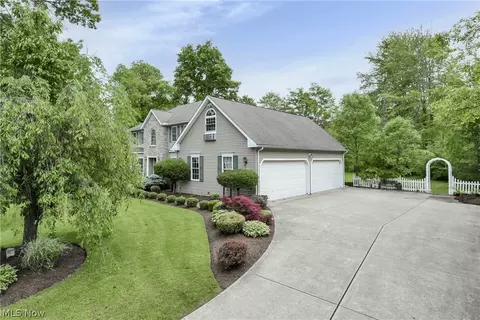 12085 Pheasant Ct, Chardon, OH 44024 photo 3