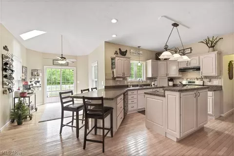 12085 Pheasant Ct, Chardon, OH 44024 photo 15