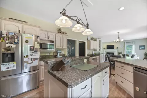 12085 Pheasant Ct, Chardon, OH 44024 photo 18