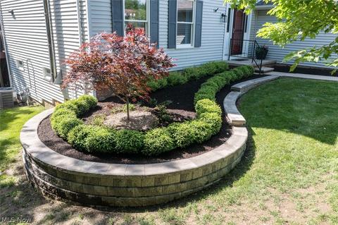 1712 Rustic Trl, Parma, OH 44134 photo 2