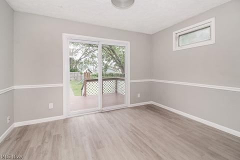 2419 E 30th St, Lorain, OH 44055 photo 8