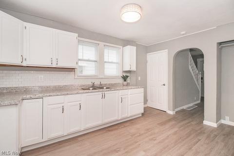 2419 E 30th St, Lorain, OH 44055 photo 7