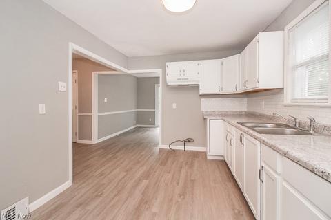 2419 E 30th St, Lorain, OH 44055 photo 5
